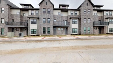 Building Photo - 604 Clay St