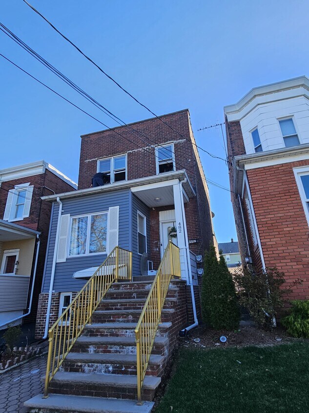 Foto principal - 482 Thomas Ave