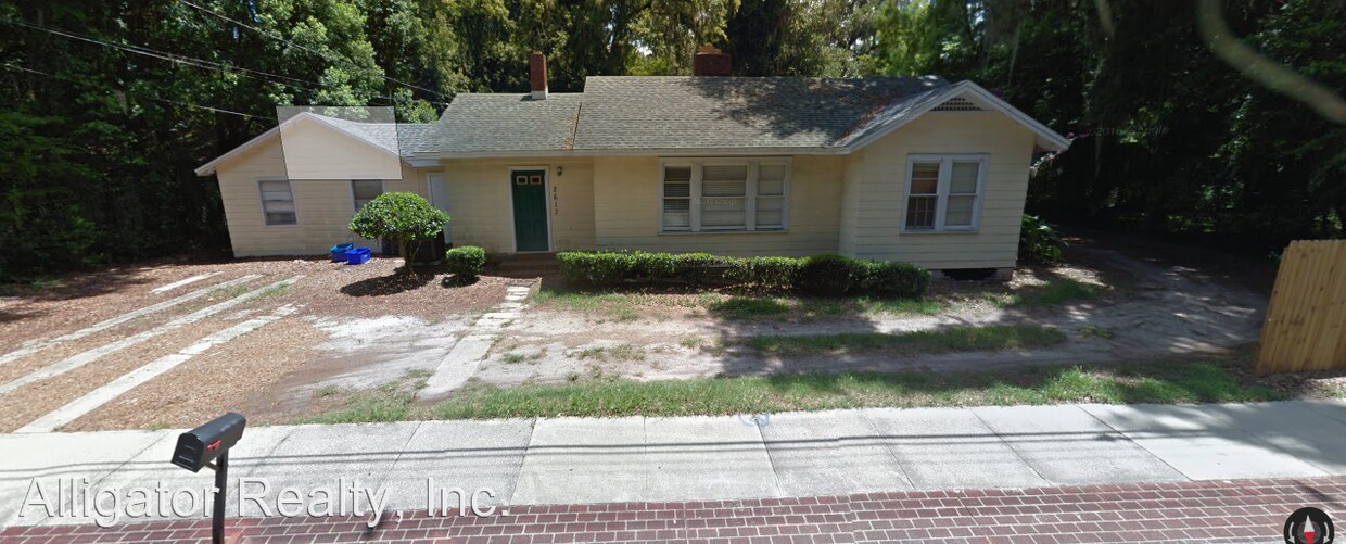 Primary Photo - 6 br, 3 bath House - 2617 West University Ave