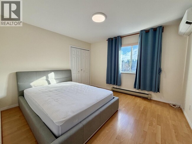 Photo du bâtiment - 9810 Tuttle Ave