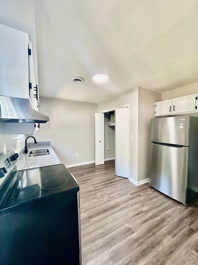 Interior Photo - 706 Roberta Drive