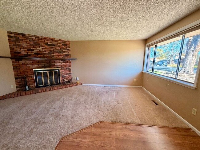 Foto del edificio - Amazing 3bed/2 bath with finished basement.