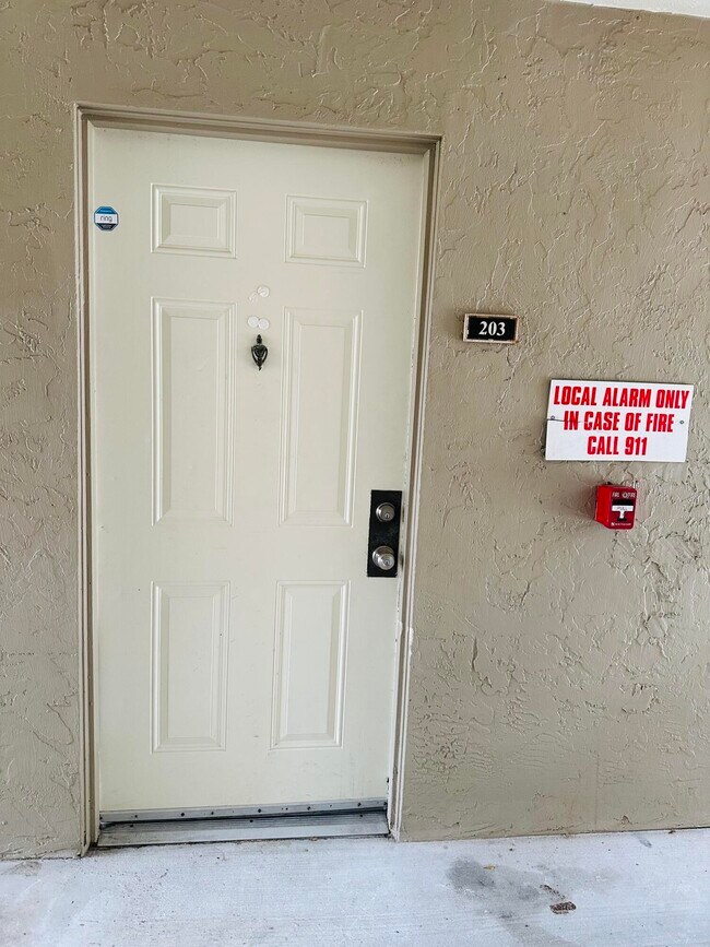Foto del edificio - 1760 Palm Cove Blvd