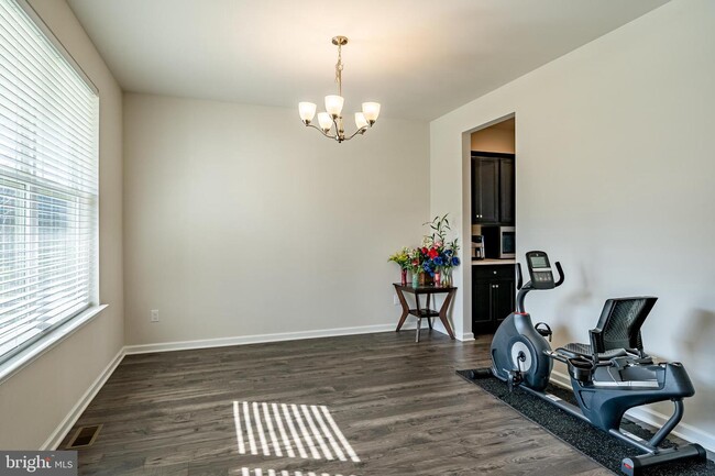 Foto del edificio - 225 Seven Springs Ln