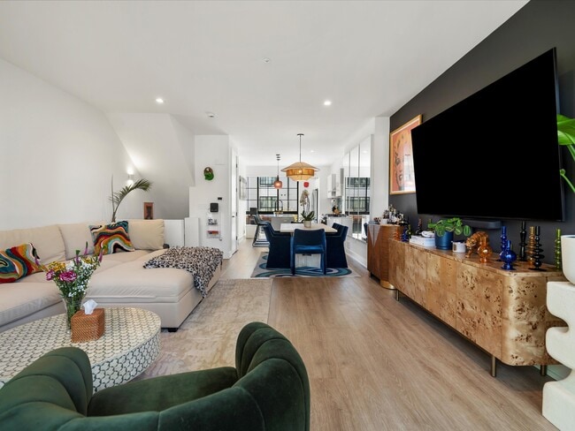 Foto del edificio - 533 E Harrison Ave