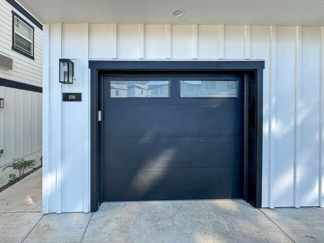Foto del edificio - 3781-3781-A Saw Ln