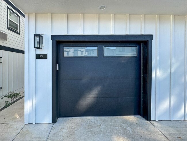 Building Photo - SAW3781