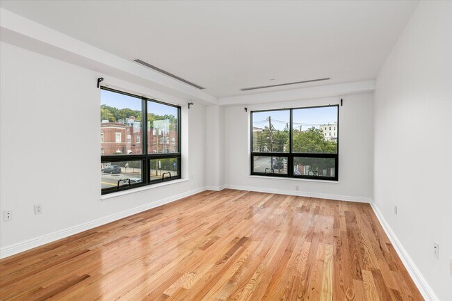 Foto del edificio - 1 Orient Way