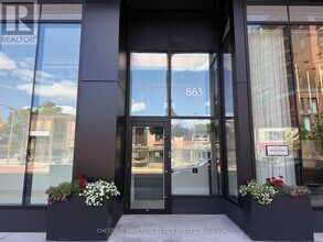 Building Photo - 863 St Clair Ave W