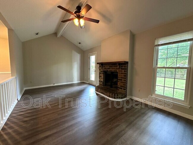 Foto del edificio - 46 Oak Grove Rd