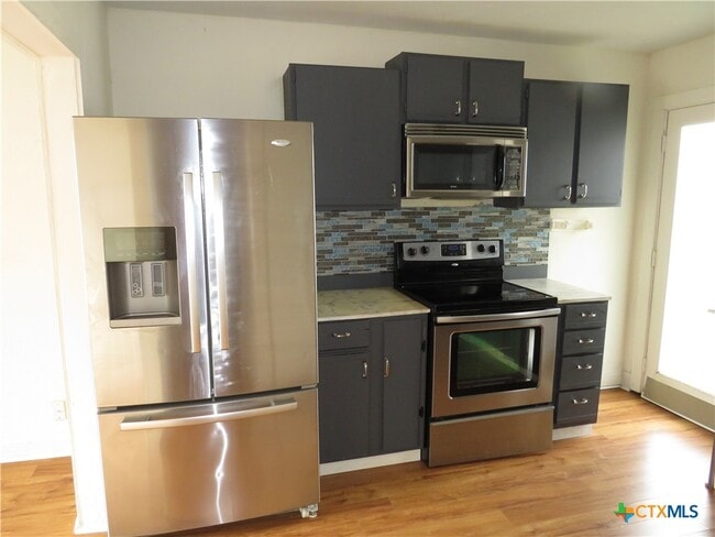 Foto del edificio - 406 W Ave E