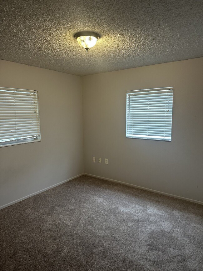 Foto del edificio - Great Location!  2 Bedroom, 2 Bathroom, 1 Car Garage Home For Rent.