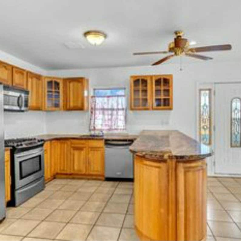 Primary Photo - 222 Amber St