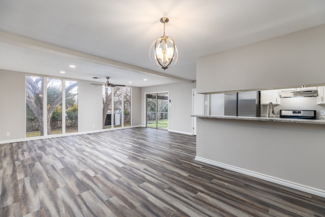 Foto del edificio - 7210 Grass Valley Dr