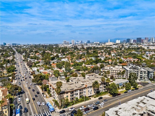 Foto del edificio - 2175 S Beverly Glen Blvd