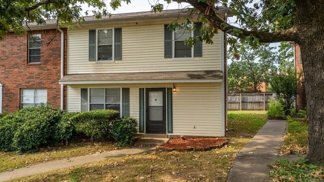 Building Photo - 200 Pine Forest Dr