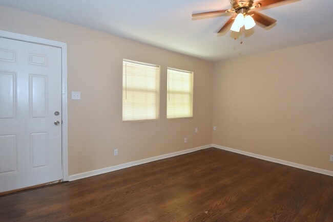 Foto del edificio - RECENTLY UPDATED 3 BEDROOM 1 BATH HOME