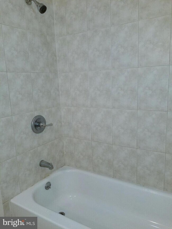 Building Photo - 805 Brooks Ln