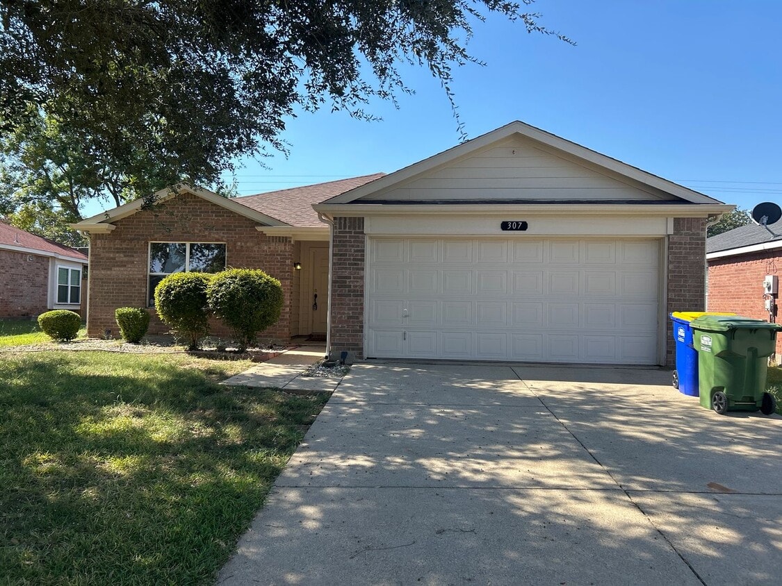 Photo - 307 Oakhurst Dr (Seagoville, TX)