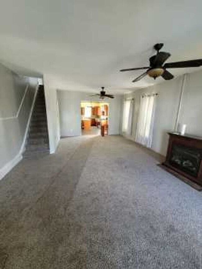 Foto del edificio - 211-213 Montgomery Avenue
