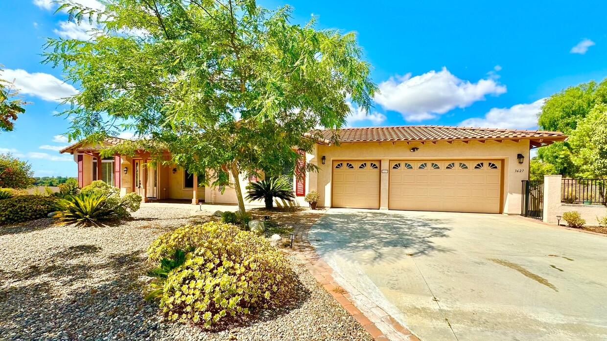 Primary Photo - Immaculate Custom Construction, Single-Sto...