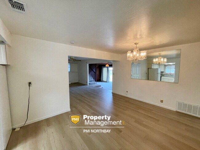 Building Photo - 1360 Canterbury Dr