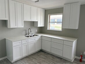 Building Photo - 2809 Sam Houston Ave