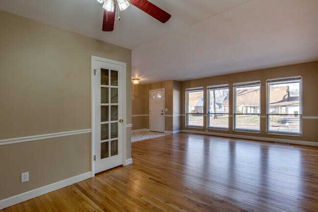 Building Photo - 2830 Flintwood Dr