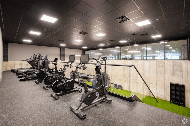 Sala de spinning - 215 Newark Pompton Tpke