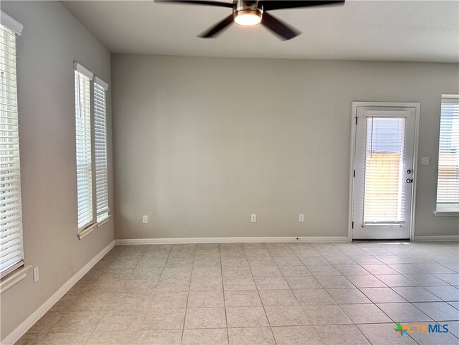 Building Photo - 137 Rustic Glen Dr
