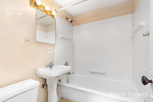 Building Photo - 4035 Charlotte-5