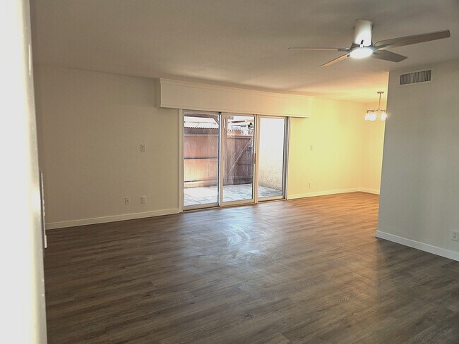 Sala de estar - 1005 E Northern Ave