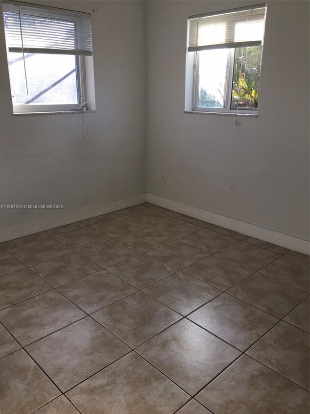 Foto del edificio - 458 SW 10th St
