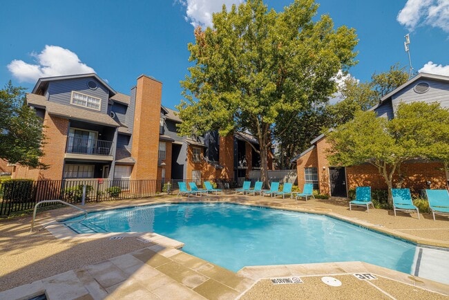 NorthDallas_Exteriors_1025_003 - The Residence at North Dallas
