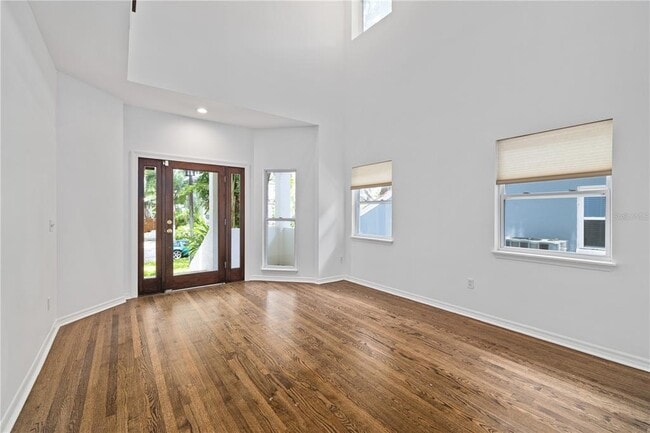 Building Photo - 2709 W Bay Ave