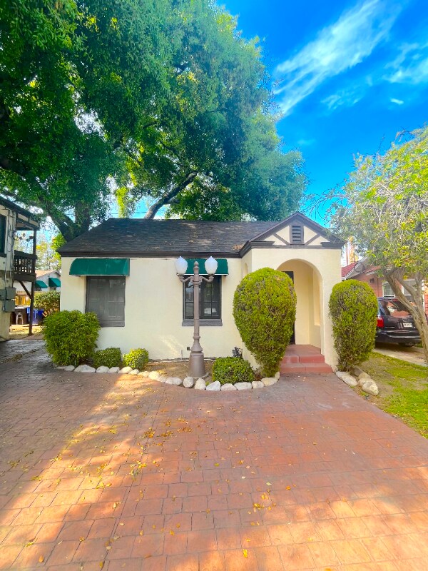 Primary Photo - 113 E G St