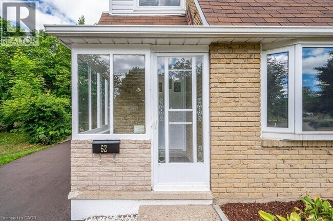 Building Photo - 62 Pepperwood Crescent