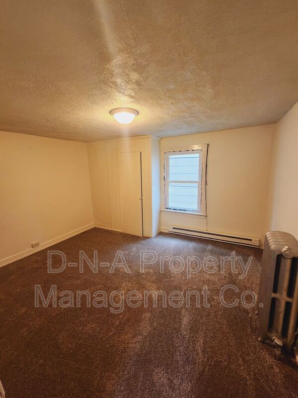 Building Photo - 810 Monroe St