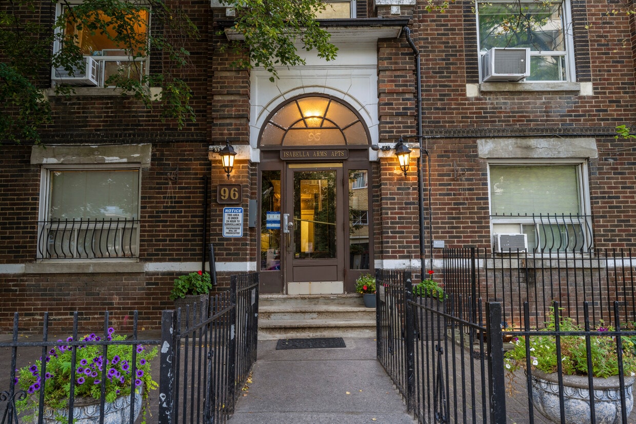 Building Photo - 96 Isabella St