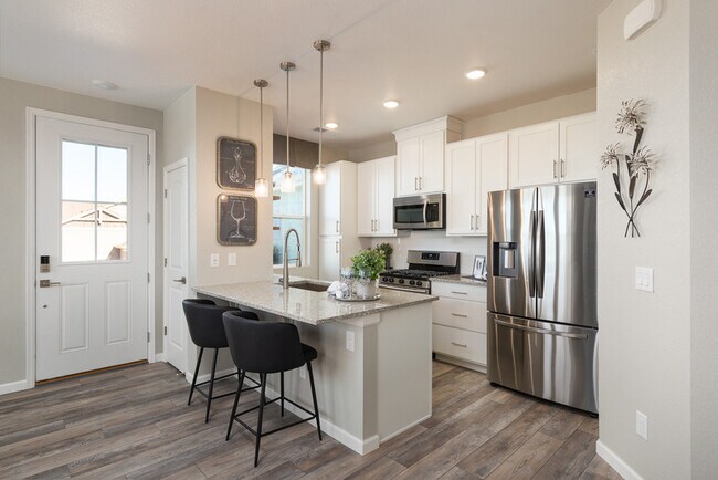 Building Photo - 5762 S Addison Way