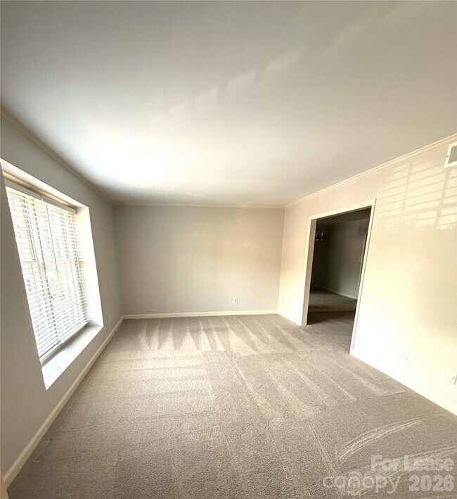 Foto del edificio - 6648 Bunker Hill Cir