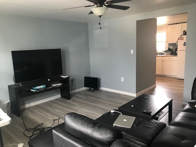Living room - 303 N East St