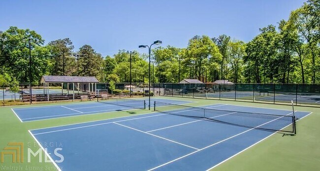 Building Photo - 2950 Cedar Knoll Dr