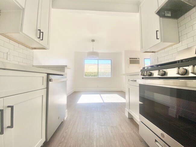 Foto del edificio - 1031 N Harper Ave