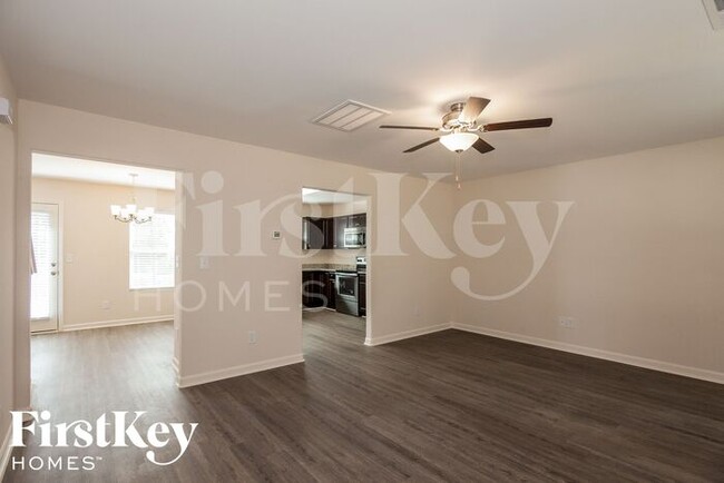 Building Photo - 4011 Maderia Dr NW