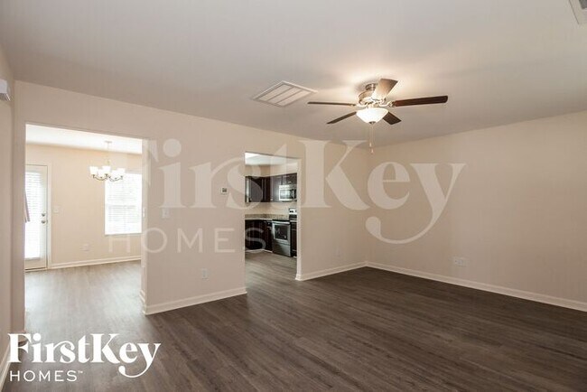 Foto del edificio - 4011 Maderia Dr NW