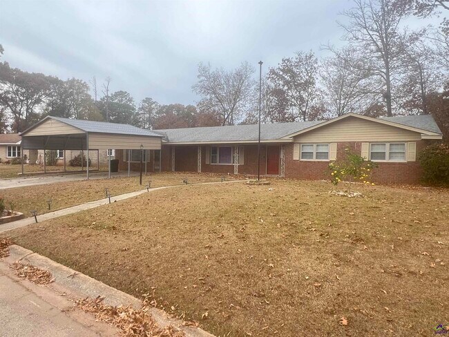 Foto del edificio - 409 Forest Lake Dr