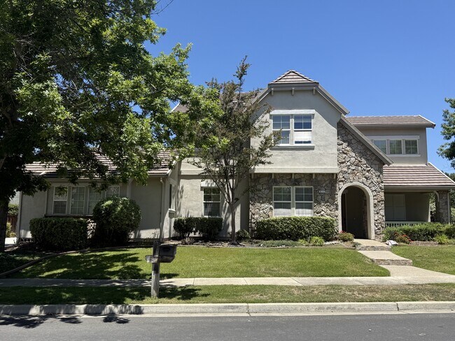 Building Photo - 855 Old Oak Rd