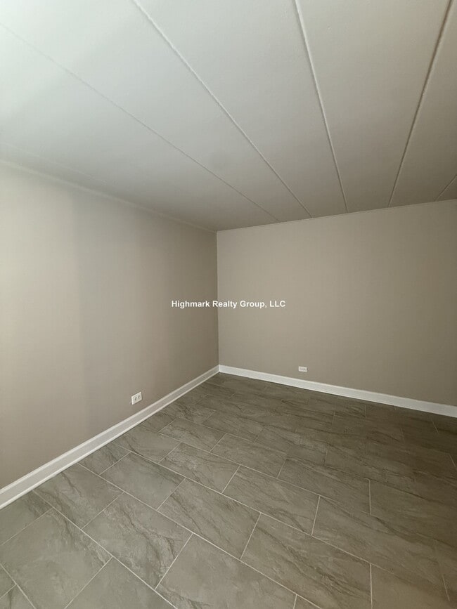 Building Photo - 9630 Ivanhoe Ave