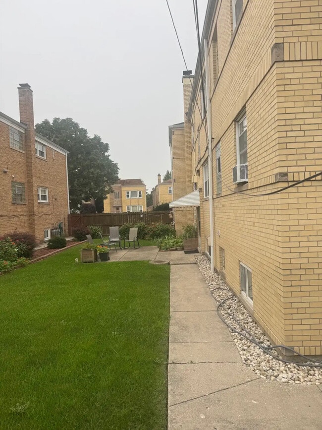 Foto del edificio - 6407 N Oak Park Ave